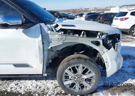 2025 Toyota Tundra Hybrid Capstone Crewmax 6.4' Bed z USA, uszkodzony, nr VIN 5TFVC5DB4SX102224